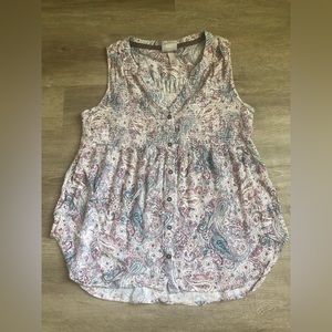 Button-up paisley v-neck sleeveless blouse